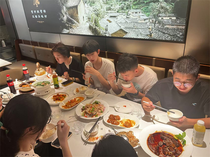 聚餐